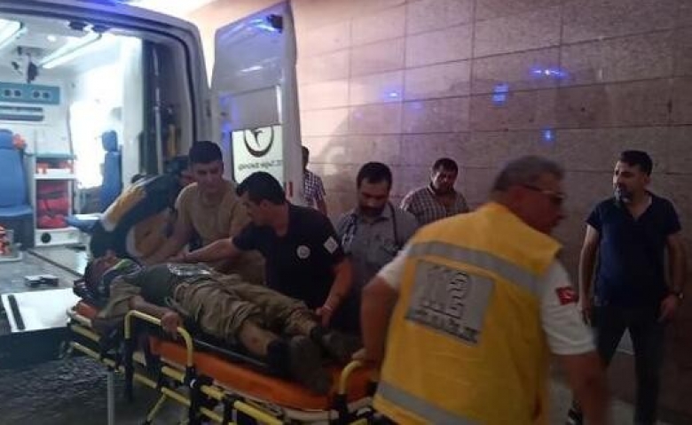 Gaziantep'te askeri araç devrildi: 2 asker yaralı